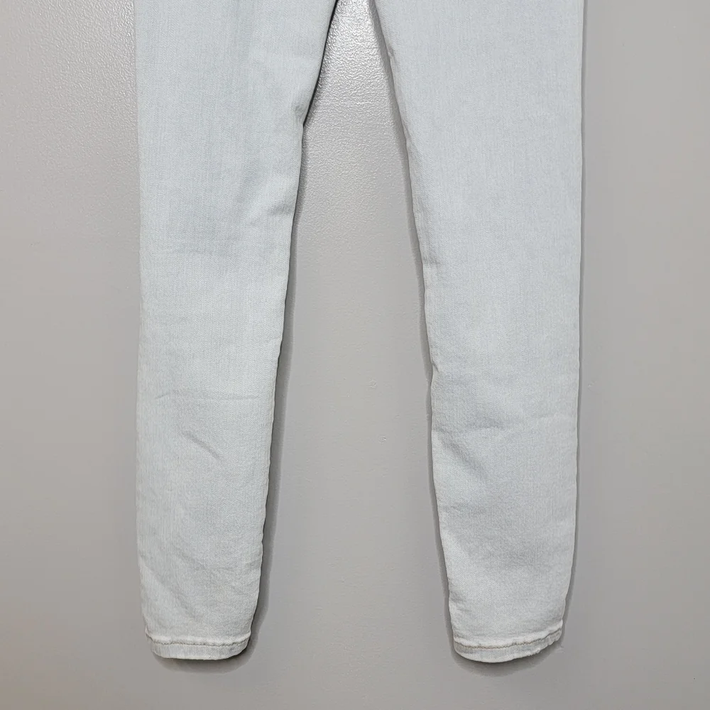 Almost Famous Distressed High Rise Skinny Light Wash Stretch Blue Jeans Size 1